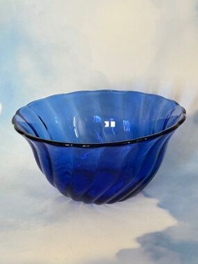 MARTHA STEWART Cobalt Blue Everyday Swirl Glass Bowl